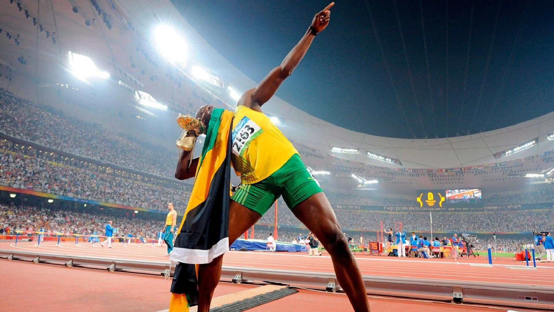 重返赛场引爆全场！，西亚卡姆意外战胜西班牙队观众掌声雷动