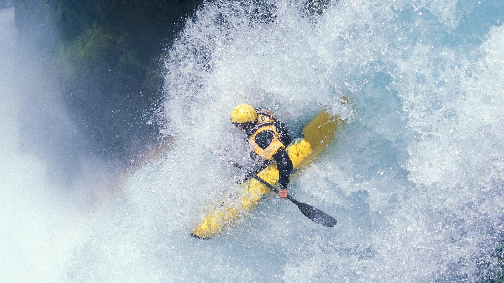 分区决赛常规赛对决在即！利雅得新月演练定位球，广东男篮密集防守应对